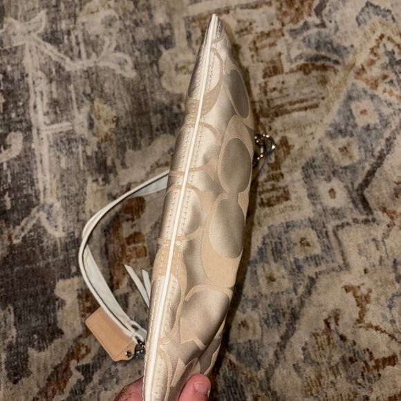 Coach Signature Swingback/Shoulder Bag Style #19398 - Picture 8 of 12